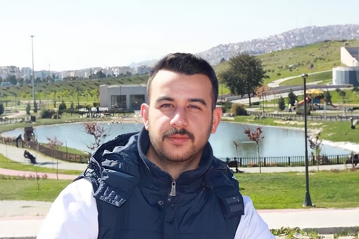 Bir yiğit ardından, 3854. gün.

Dünyayı ahiretten ayıran,
Duvarları yıkta gel.
Ay doğar gibi, gün doğar gibi,
Şu kıpkızıl ufuktan çıkta gel.

Unutma, unutturma.
#FıratYılmazÇakıroğlu