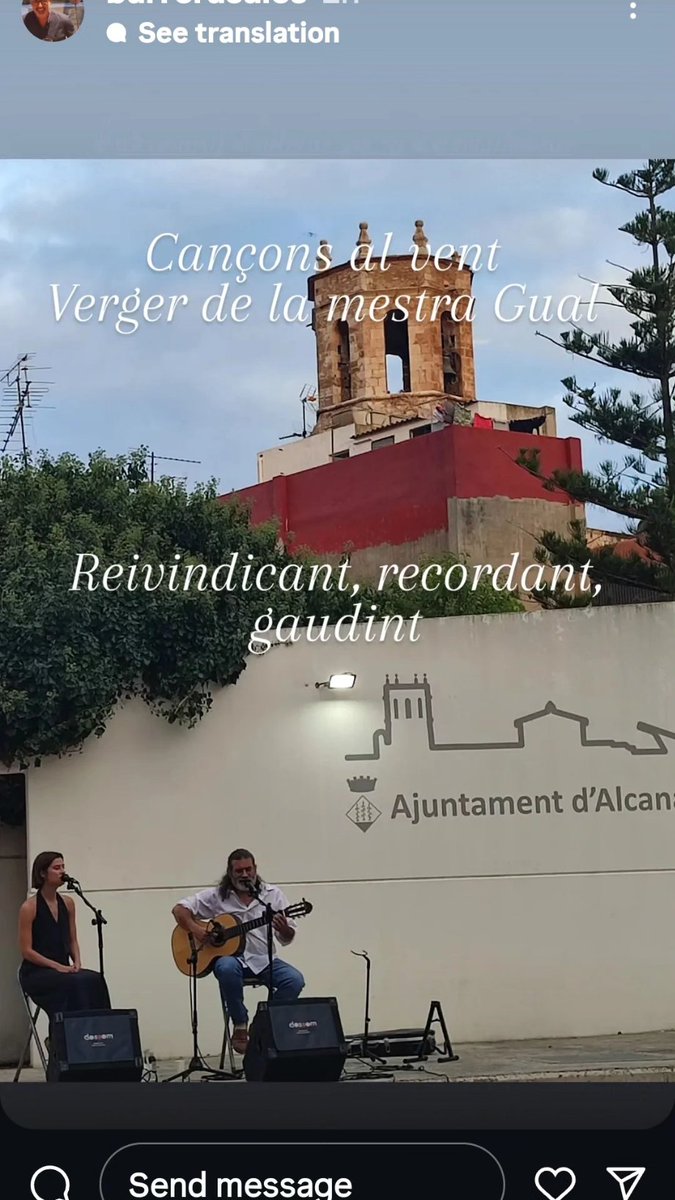 "Cançons al vent" al verger de la mestra Gual. Acte previ a la celebració de la Diada Nacional de Catalunya.