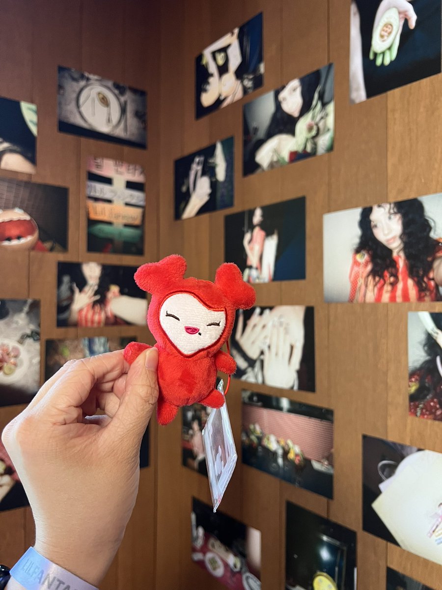 lxy9103's tweet photo. #TWICE #트와이스 #CHAEYOUNG #채영 #CHAEYOUNG_PRE_LISTENING_EVENT #채영_프리리스닝이벤트 https://t.co/SaNS5qjP2T