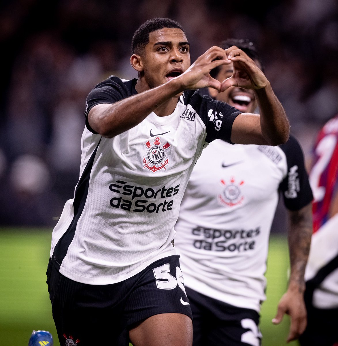 En su primer año con el primer equipo de Corinthians, no cabe duda que Gui Negão ha llegado para quedarse.

Son 4G + 1A en 10J de este joven delantero de 18 años que confirma la proyección que apuntaba en la cantera del Timão.