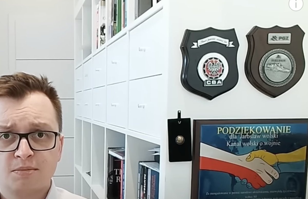 TomaszSamulski's tweet photo. @BartosiakJacek Eksperci często wspierają PGZ  i ich daremne lufy.
Drony w tym rozdaniu są zakazane.
W nagrodę PGZ wspiera ekspertów https://t.co/onatDzIBBF