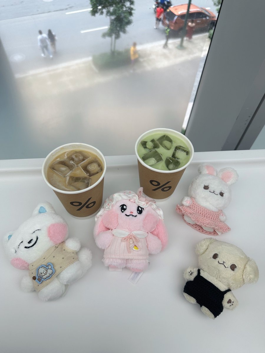 annyeongYunossi's tweet photo. cafe day with ate @pourmeover ♡ https://t.co/LBKfOEA4QY