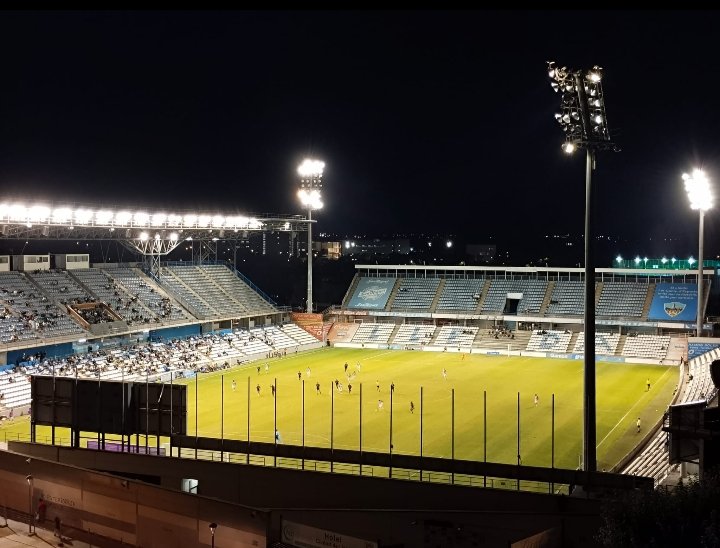 Aquesta imatge fa mal sí, però més mal fa sapiguer que al darrera estàn els poders polítics i mitjans locals: "els bons lleidatans"

No lo vais a conseguir <a href="/paerialleida/">Ajuntament de Lleida</a> <a href="/flarrosa/">Fèlix Larrosa</a>

Visca el <a href="/LleidaCF/">Lleida CF</a>!!! 💙