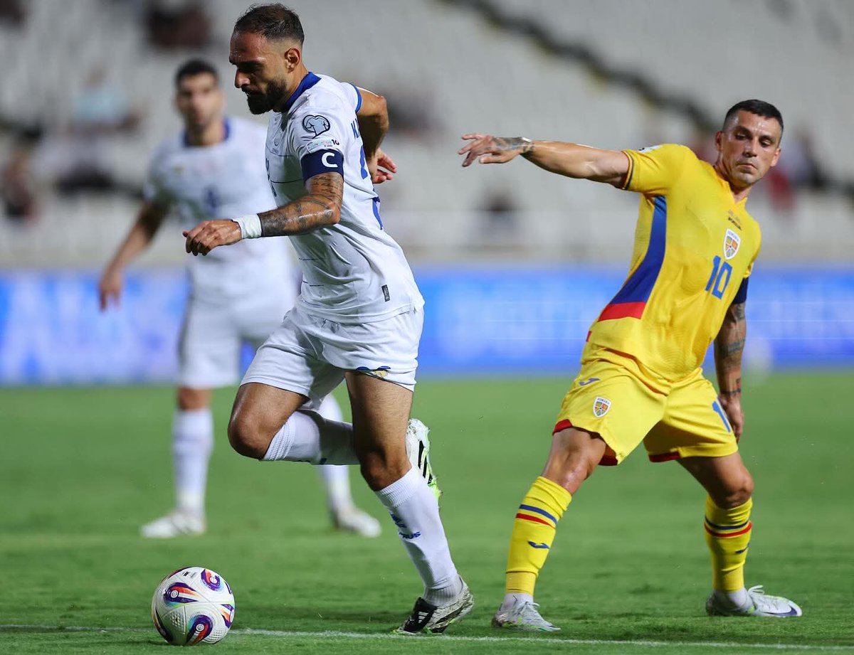 VeronaArb's tweet photo. غريغوريس كاستانوس لاعب وسط هيلاس فيرونا شارك في المباراة كاملة مع منتخب بلاده قبرص ضد رومانيا ضمن تصفيات كأس العالم 2026 🟡🔵
كاستانوس حمل شارة القيادة وصنع الهدف الأول.
#WCQ2026 #CYPROU 2-2 🇨🇾🇷🇴 https://t.co/q9i0TGi7De