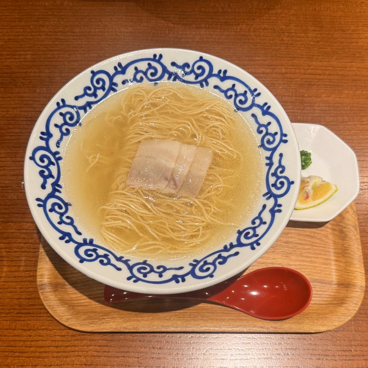 Q_Rhye's tweet photo. 今日は豚骨ラーメンを食べました。おいしかったです。 https://t.co/RDC9LpGAY5