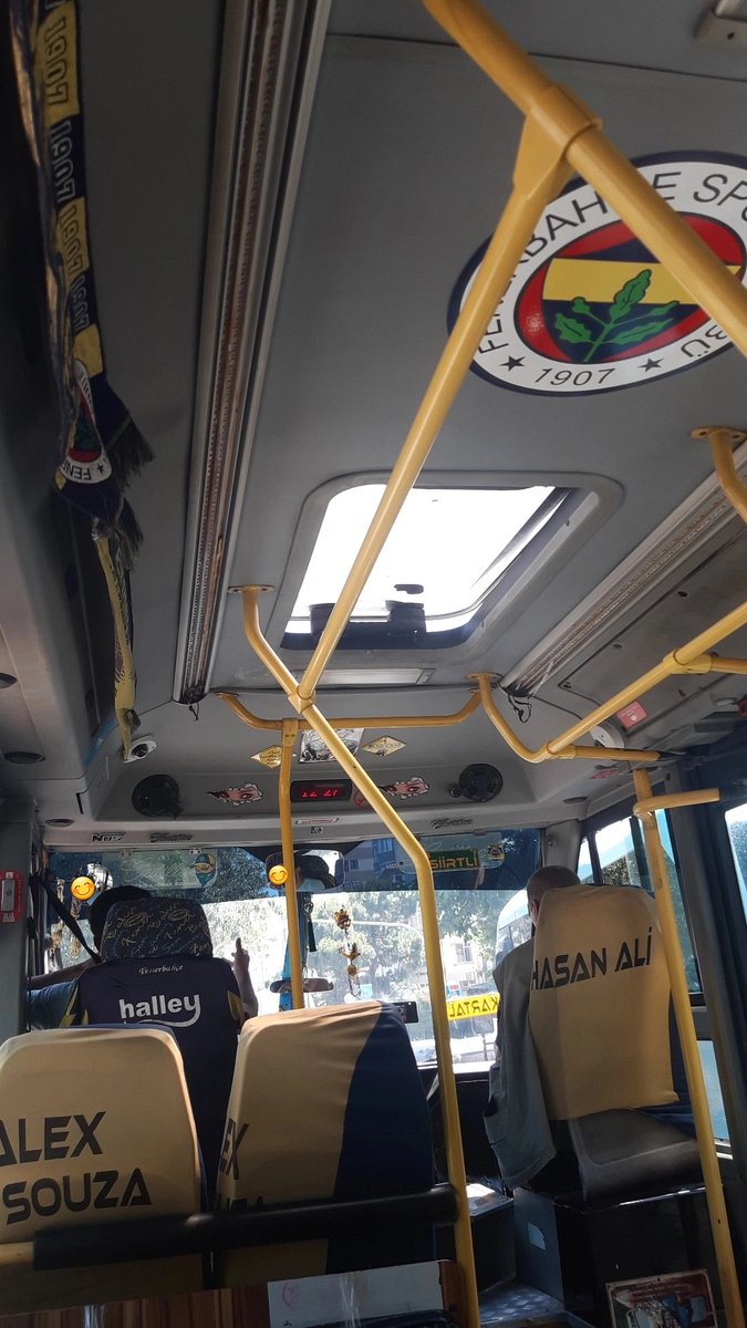dün minibüs yerine fenerbahçe takım otobüsüne bindim sanırım