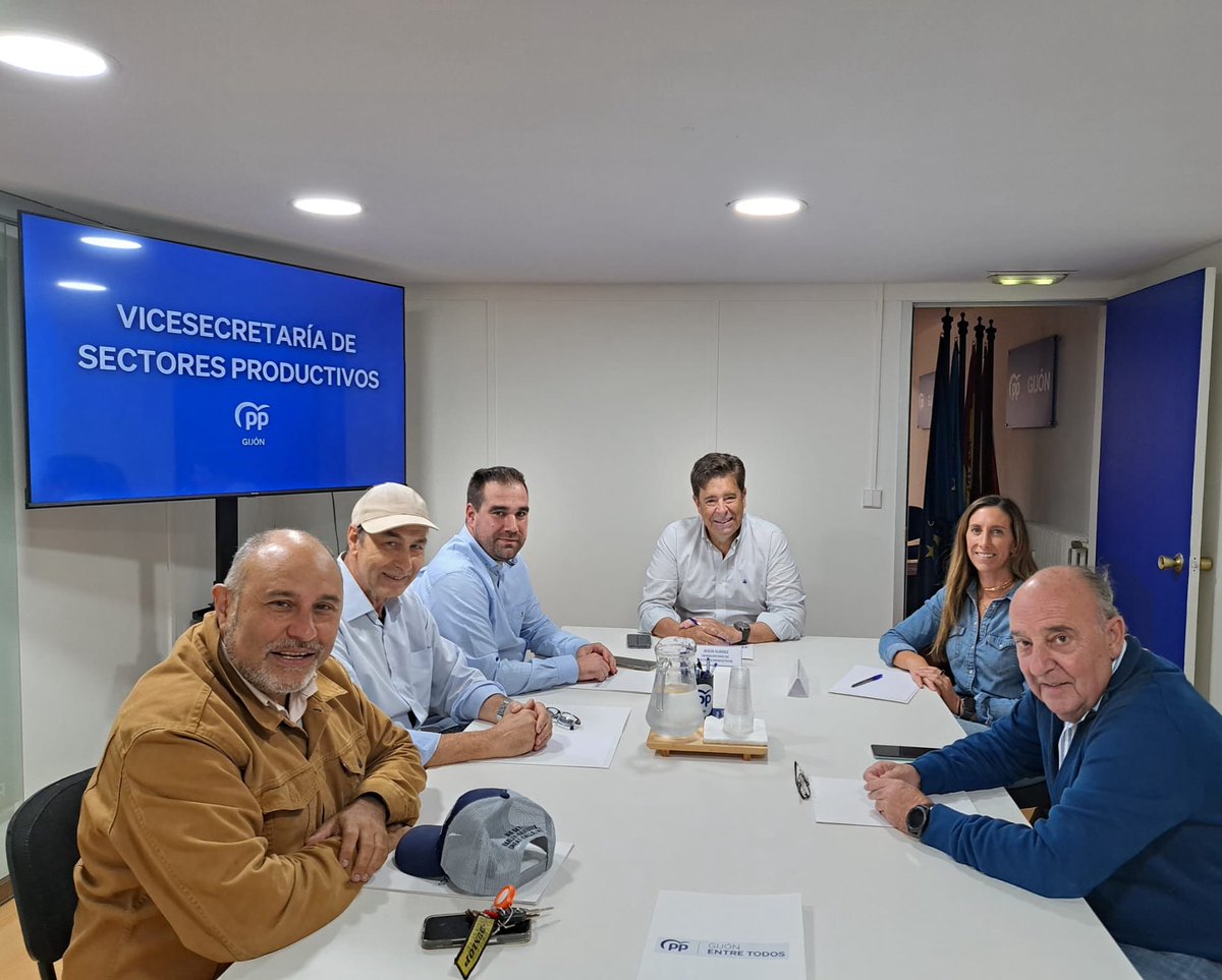🔵 Seguimos con el trabajo en la sede, trabajando por Gijón.

Nueva reunión de la Vicesecretaría de Sectores Productivos, encabezada por nuestra Vicealcaldesa <a href="/AngelaPumariega/">Angela Pumariega</a> .