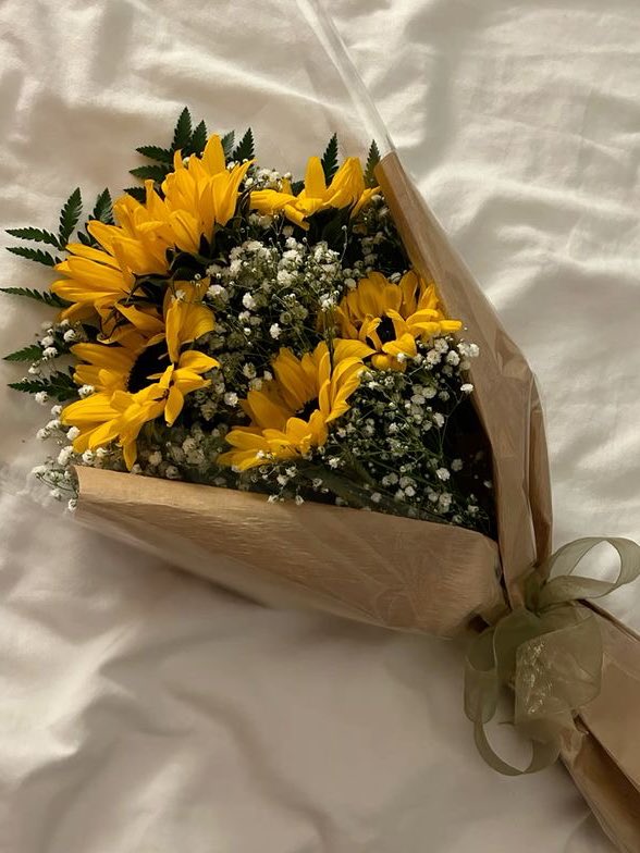 wallofwhispers's tweet photo. 📮@swrlvei 

my vv, even if ure too busy w ur acads, i love how you make time for us whenever you can. i hope you take some rest n not sunod sunod acads ha! im happy kapag nag ttalk tayo, stay in love. ily mwa 🤍

˙⋆✮🥝 https://t.co/nW7MXlwxj9