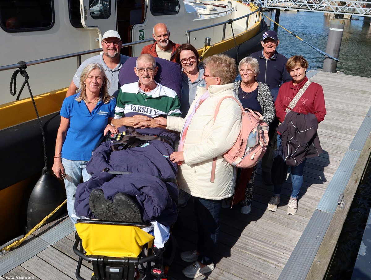 Vaarwens 1566 op 10-09-2025: Een schot in de roos
Link naar het verslag: stichtingvaarwens.nl/.../2718-vaarw…...
Het gezelschap vandaag komt uit Friesland en onze vaargast Henk wordt door Wensambulance Noord Nederland gebracht.
Het belooft een mooie dag te worden, zon en gezelligheid.