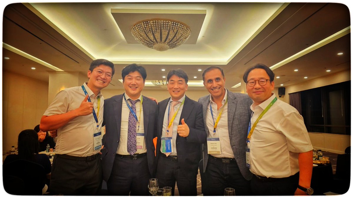 Couldn’t be more grateful to join the outstanding Uro-Oncology team at #SNUH 🇰🇷 at such a proud historical moment  🎉

Immense thanks to <a href="/drboss_urology/">Chang Wook Jeong</a> and <a href="/snuh_official/">Seoul National University Hospital</a> — your mentorship is shaping the rest of my consultant career in the <a href="/NHS/">@NHS</a> 🇬🇧🏥

#KidneyCancer 🧡🎗️ #UroSoMe