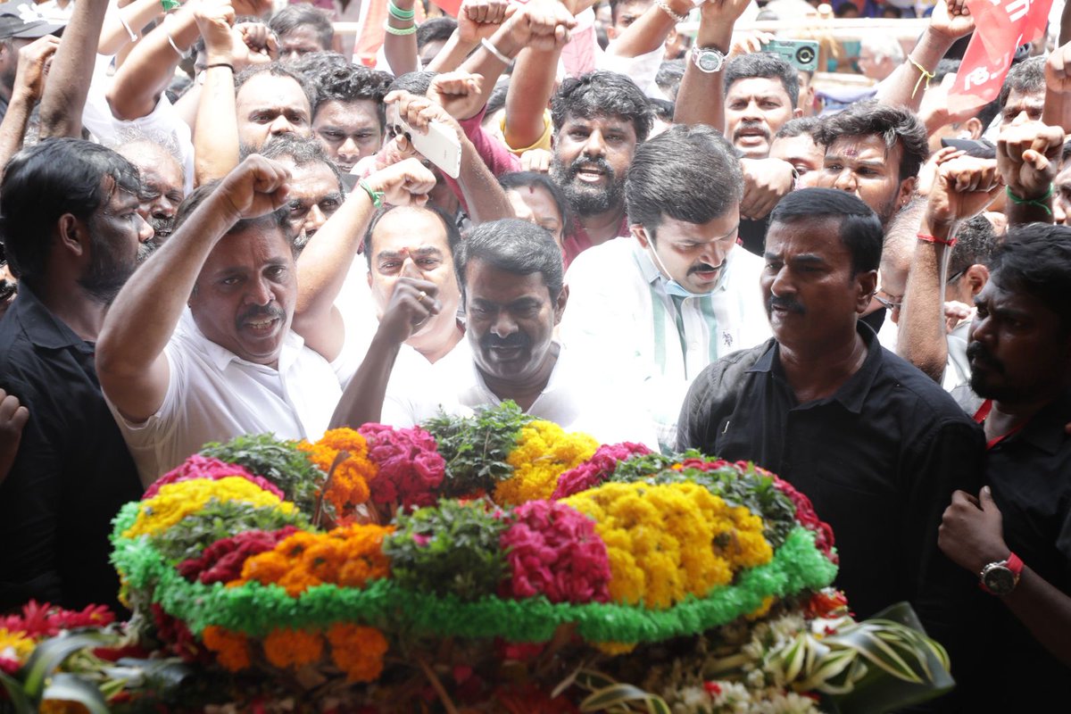 Seeman4TN's tweet image. சமூகநீதிப் போராளி பெருந்தமிழர் நம்முடைய தாத்தா இம்மானுவேல் சேகரனார் அவர்களின் 68ஆம் ஆண்டு நினைவுநாளையொட்டி, இராமநாதபுரம் மாவட்டம், பரமக்குடியில் அமைந்துள்ள தாத்தாவின் நினைவிடத்தில் இன்று 11-09-2025 நடைபெற்று வருகின்ற நினைவுநாள் பெருநிகழ்விற்கு, நாம் தமிழர் கட்சி உறவுகளுடன் நேரில்…