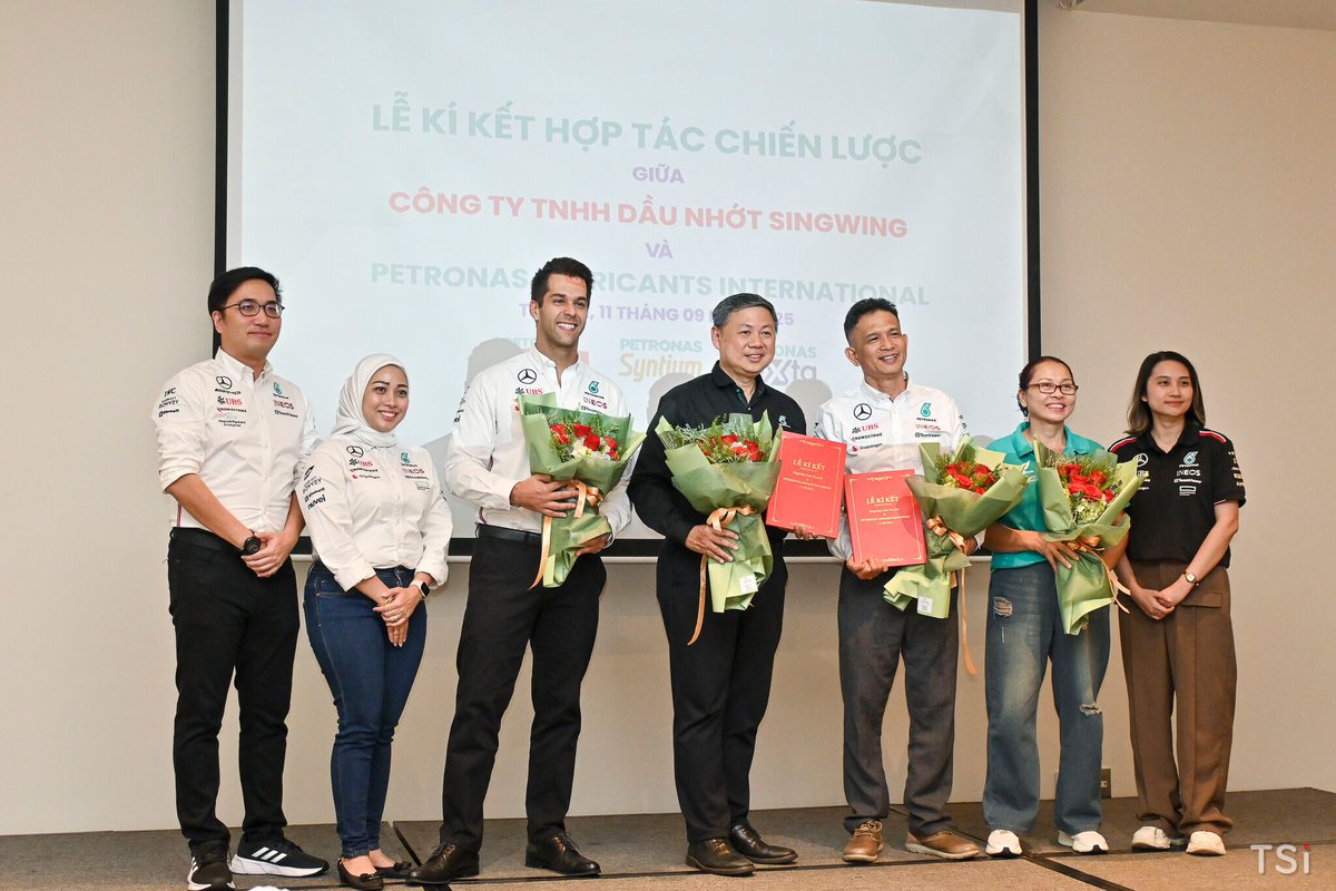 techsigninVN's tweet photo. PETRONAS đã công bố thỏa thuận phân phối với Công ty TNHH Dầu nhớt Singwing nhằm tăng cường khả năng cung ứng các sản phẩm dầu nhờn dành cho xe máy và ô tô du lịch tại khu vực miền Nam và miền Trung Việt Nam. https://t.co/yDqkkOw6FN https://t.co/0aLyoEAiaq