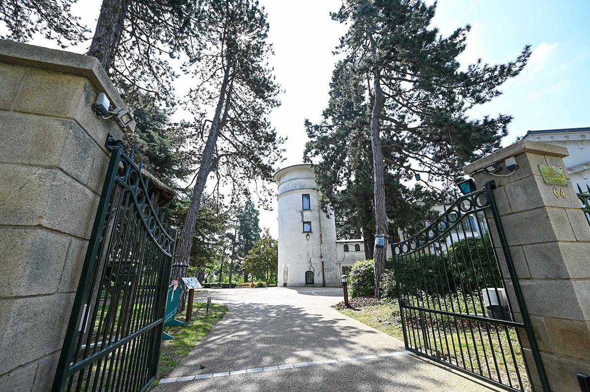 Le Plessis-Robinson (@plessisrobinson) on Twitter photo 🏛️ Journées du Patrimoine au Plessis-Robinson les 20 et 21 septembre.
Conférence, expositions, visites guidées du Moulin Fidel et du vieux Plessis… Découvrez 9 siècles d’architecture, du Moyen Âge à l’Art déco.
👉 Programme complet : plessis-robinson.com
#JEP2025 🏛️ Journées du Patrimoine au Plessis-Robinson les 20 et 21 septembre.
Conférence, expositions, visites guidées du Moulin Fidel et du vieux Plessis… Découvrez 9 siècles d’architecture, du Moyen Âge à l’Art déco.
👉 Programme complet : plessis-robinson.com
#JEP2025