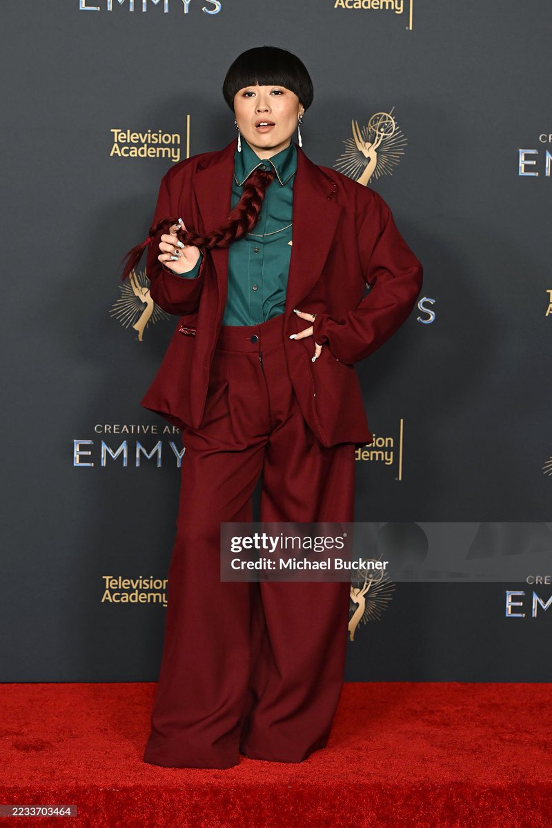 Was a red head (on my neck) for Creative Arts Emmys 😘
