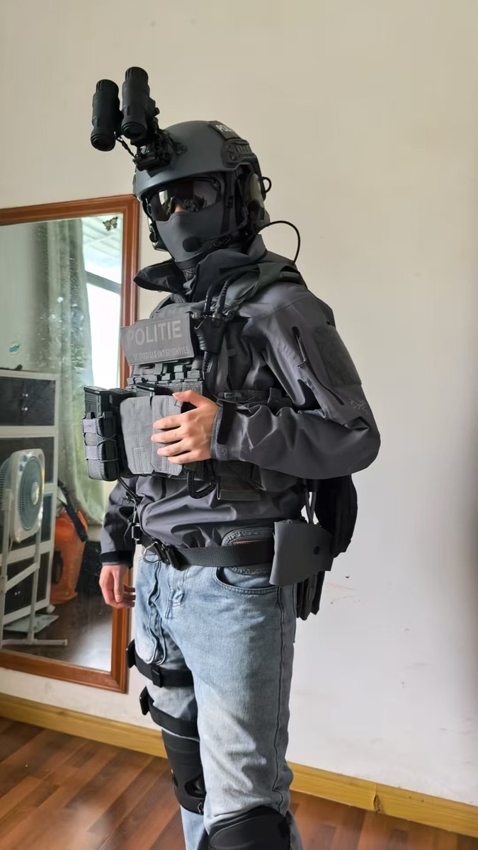 wqinchng1's tweet photo. Coming of age soon, going to college, commemorating the cosplay I played in high school 
I never thought I could play DSI
Thank you to everyone who has helped me，I will continue to improve my cosplay in college 
awa
#DSI #cosplay #Police #politie #Policia #LEplayer #Eurle https://t.co/kBpFYVytEC