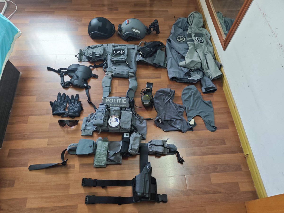 wqinchng1's tweet photo. Coming of age soon, going to college, commemorating the cosplay I played in high school 
I never thought I could play DSI
Thank you to everyone who has helped me，I will continue to improve my cosplay in college 
awa
#DSI #cosplay #Police #politie #Policia #LEplayer #Eurle https://t.co/kBpFYVytEC