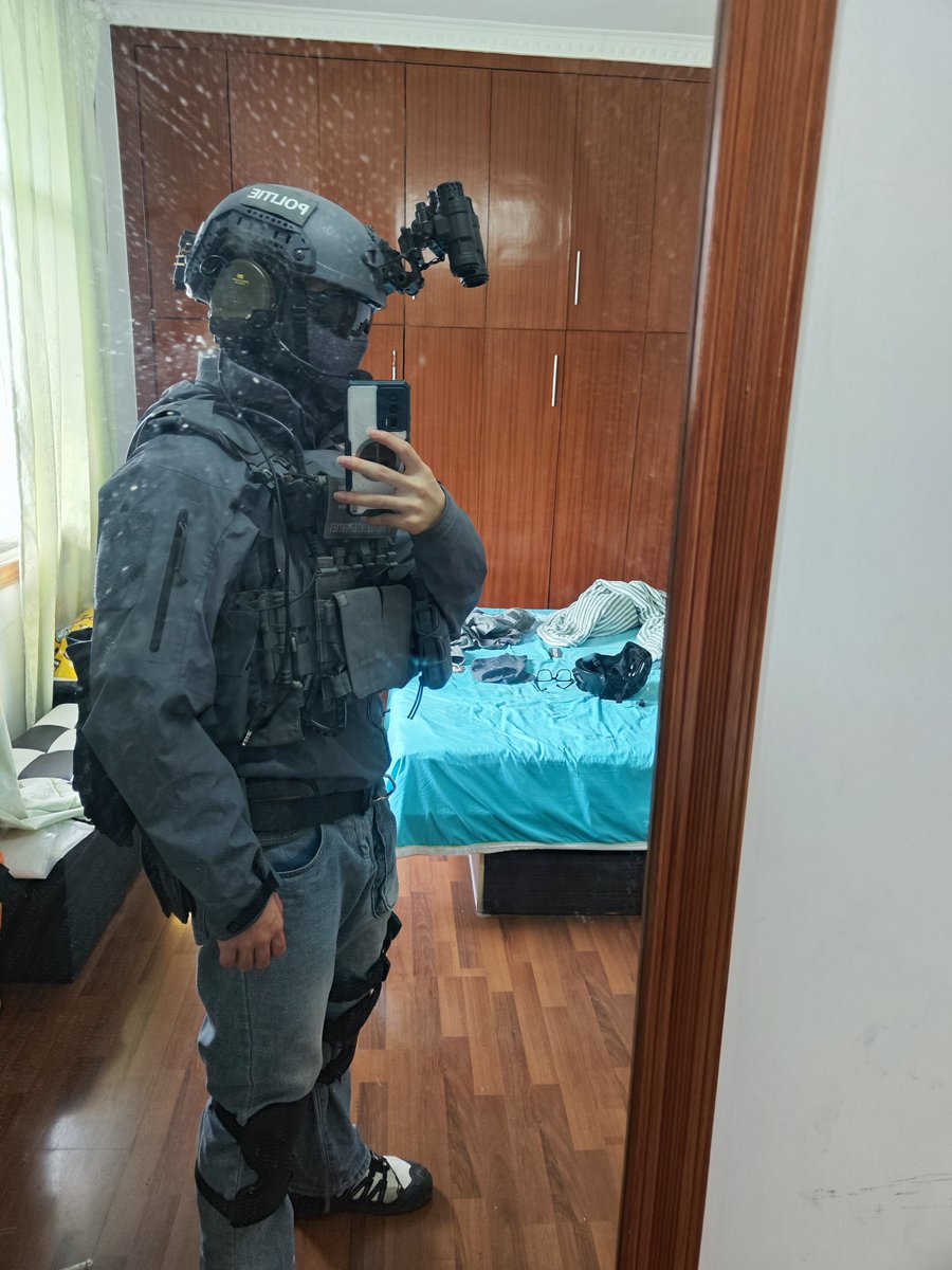 wqinchng1's tweet photo. Coming of age soon, going to college, commemorating the cosplay I played in high school 
I never thought I could play DSI
Thank you to everyone who has helped me，I will continue to improve my cosplay in college 
awa
#DSI #cosplay #Police #politie #Policia #LEplayer #Eurle https://t.co/kBpFYVytEC