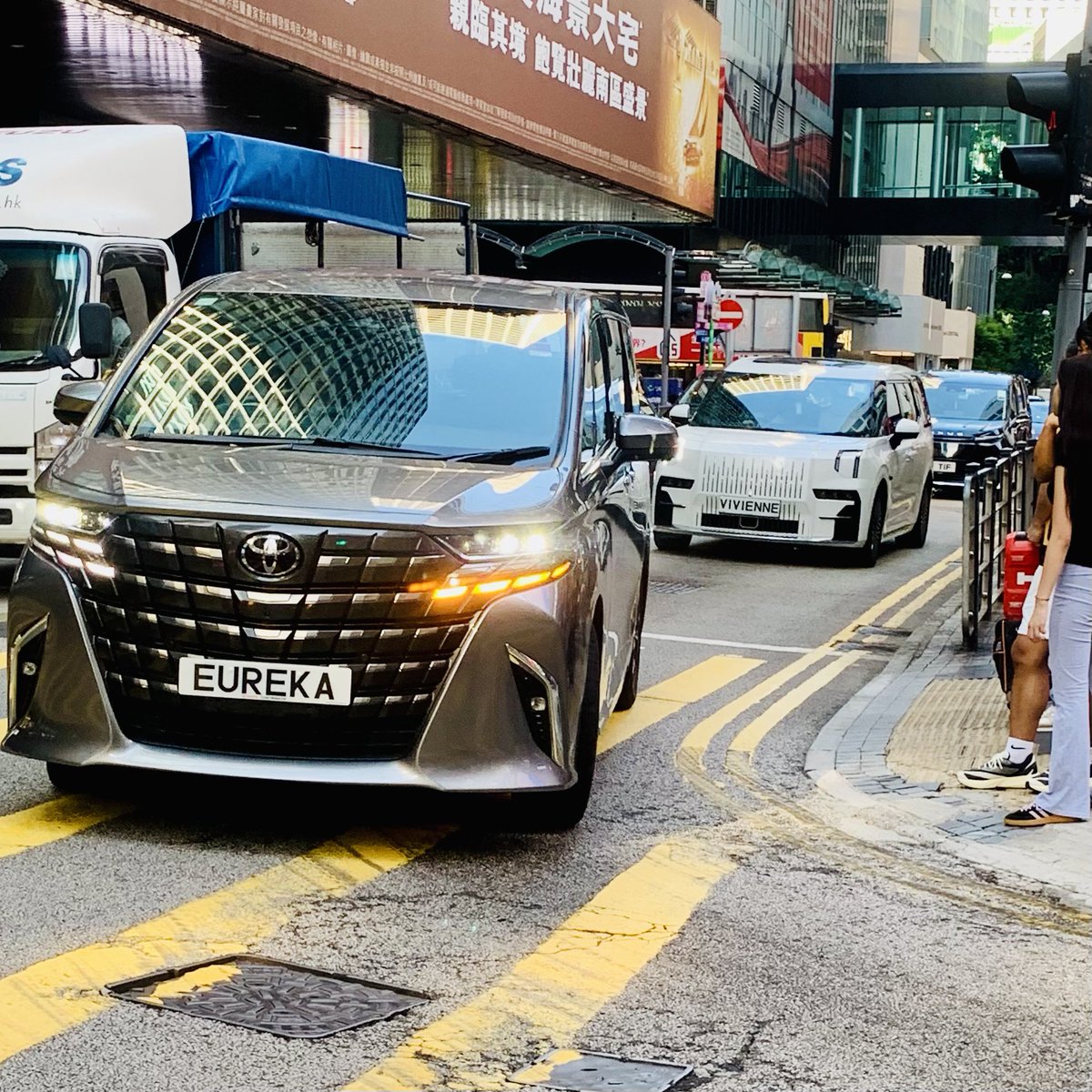 quantopop's tweet photo. Is this a #TWOANDHALFFER, #TWOPOINTFIVEFER, or a full #THREEFER? @HKnumberplates #HongKong #EUREKA #VIVIENNE #TIFTIF #TIF https://t.co/NJS7RqZRsm
