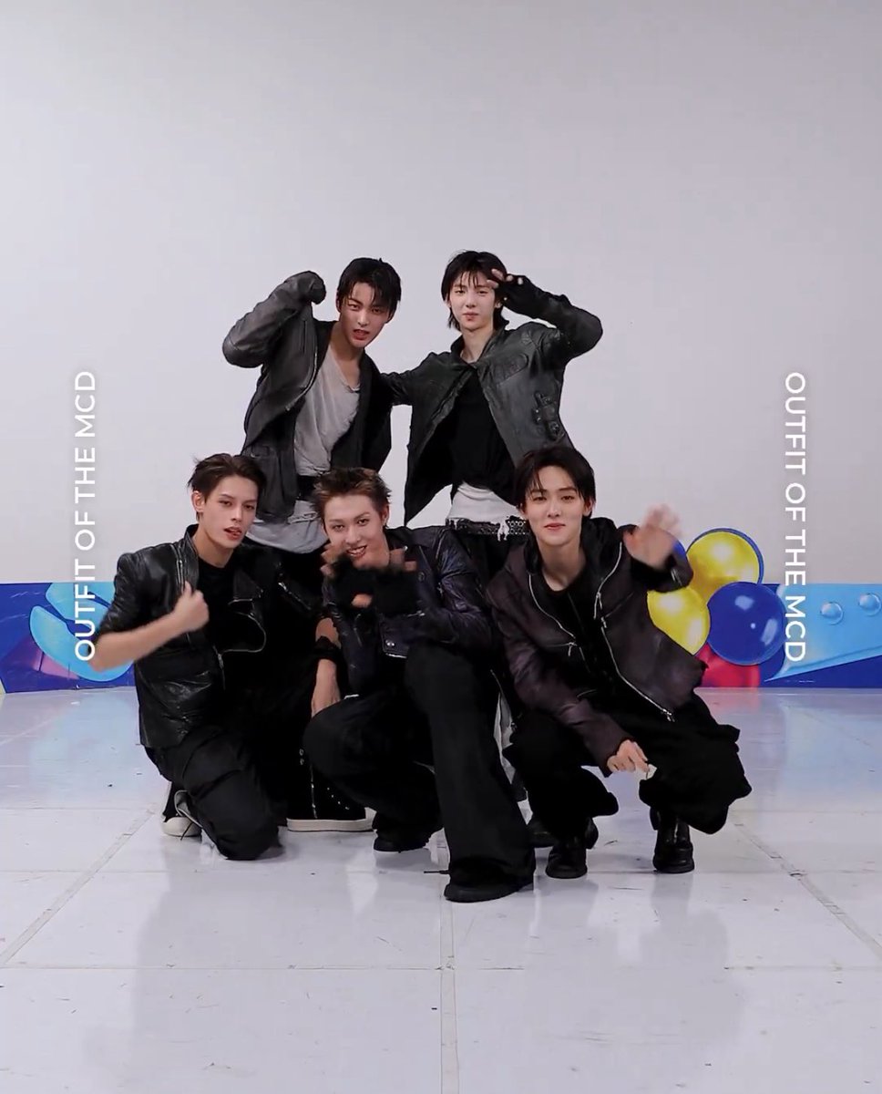 MARTIN DYED HIS HAIR BLACK HELLOOOOOOOOOOO