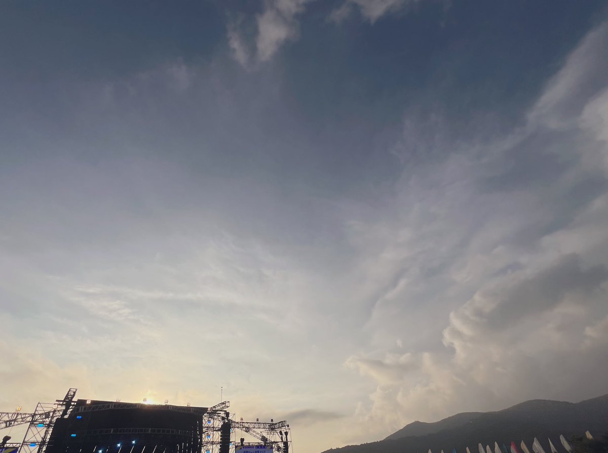 forestwind021's tweet image. 君と夏の終わりの匂いを探しにいきたい