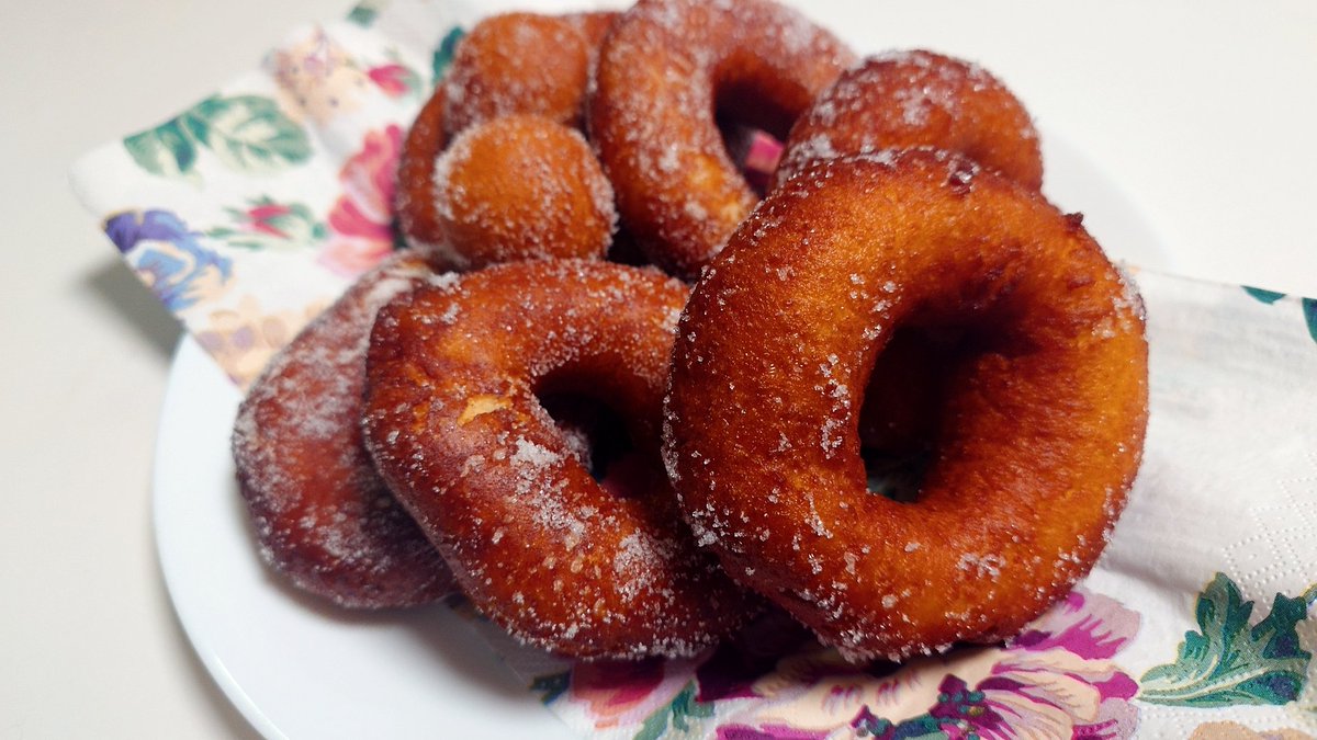 なんやろー、、、同じもの作ったのに、、、
まっくろくろすけ( Ꙭ)ꙭ҉出ておいでぇー！！になったんよꉂ🤣𐤔
米粉ドーナツ食べたいなんてぇー♪
言わないよぜえたいいーーー♪ꉂ🤣𐤔