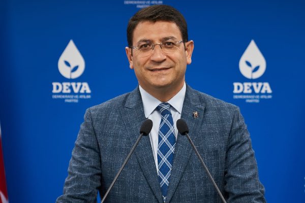 DEVA Partisi Ankara Milletvekili İdris Şahin:

“Elçiye zeval olmasın, vatandaş haklı! 

Cezaevlerinde:
▪️Yatak yetersiz
▪️Suya erişim kısıtlı
▪️Hijyen yok
▪️Sağlık yetersiz

Bu tablo infaz hukukunu aşan bir cezalandırmadır. Dile getirmek bizden, çözüm Yılmaz Tunç’tan!”