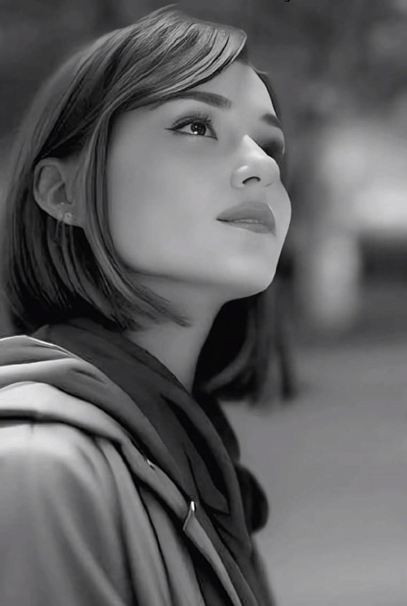 ليست فقط الشمس من تشرق  
في هذا الكون بكل صباح .. 
فهناك وجوه تشرق 
و كلماتٍ تشرق 
وعيون تشرق  
وقلوب تشرق بالودِ