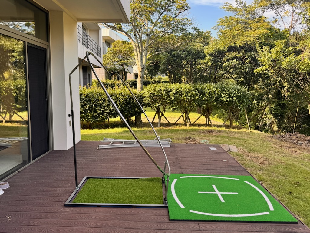 Proswing_Inc's tweet image. [ #스윙플레인2.0 ] 링에 연습채를 붙여서 직접 공을 칠수 있게 업그레이드 되었습니다.

제품문의:1899-6637
proswing.kr
#골프연습머신 제조사: 프로스윙

#공치는궤도기 #골프스윙연습기계 #골프자세 #골프스윙궤도 #드라이버연습용품 #아이언연습용품