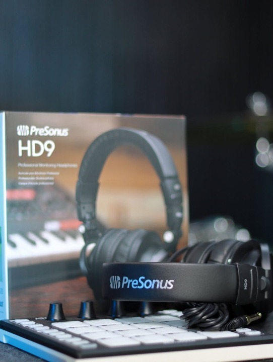 irukka_musicals's tweet image. 🎧 Hear Every Detail. Feel Every Beat.

The #PreSonus #HD9 delivers precision, comfort &amp;amp; clarity with deep bass + superior isolation. 

Perfect for mixing, tracking &amp;amp; critical listening. 🔊

👉 Shop now at irukka.com

#Irukka #StudioGear #Sound  #NeverSettleForLess