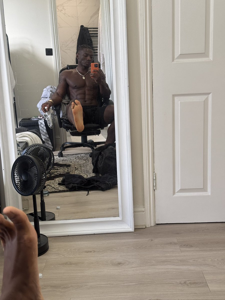 Morning goon!🦶🏾