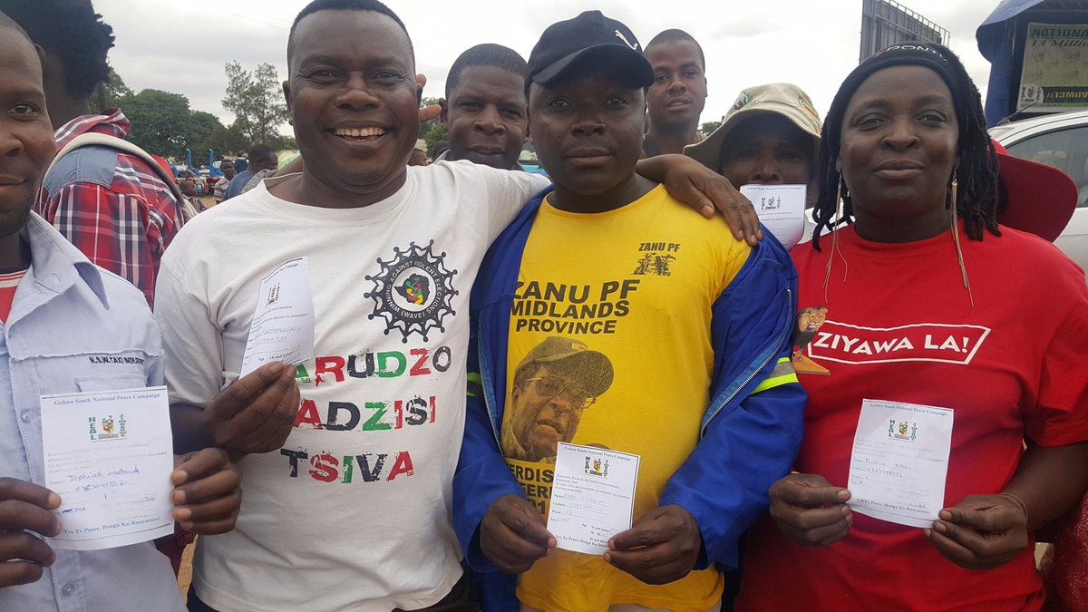 #ThrowBackThursday:Ahead of the #2018Elections,<a href="/HealZim/">Heal Zimbabwe Trust</a> partnered with its local Community Peace Clubs in #Gokwe to mobilize citizens to pledge for peace.<a href="/HealZim/">Heal Zimbabwe Trust</a> has peace clubs  in 10 provinces &amp; are responsible for building social cohesion in local communities <a href="/rashidmahiya1/">rashid mahiya</a>