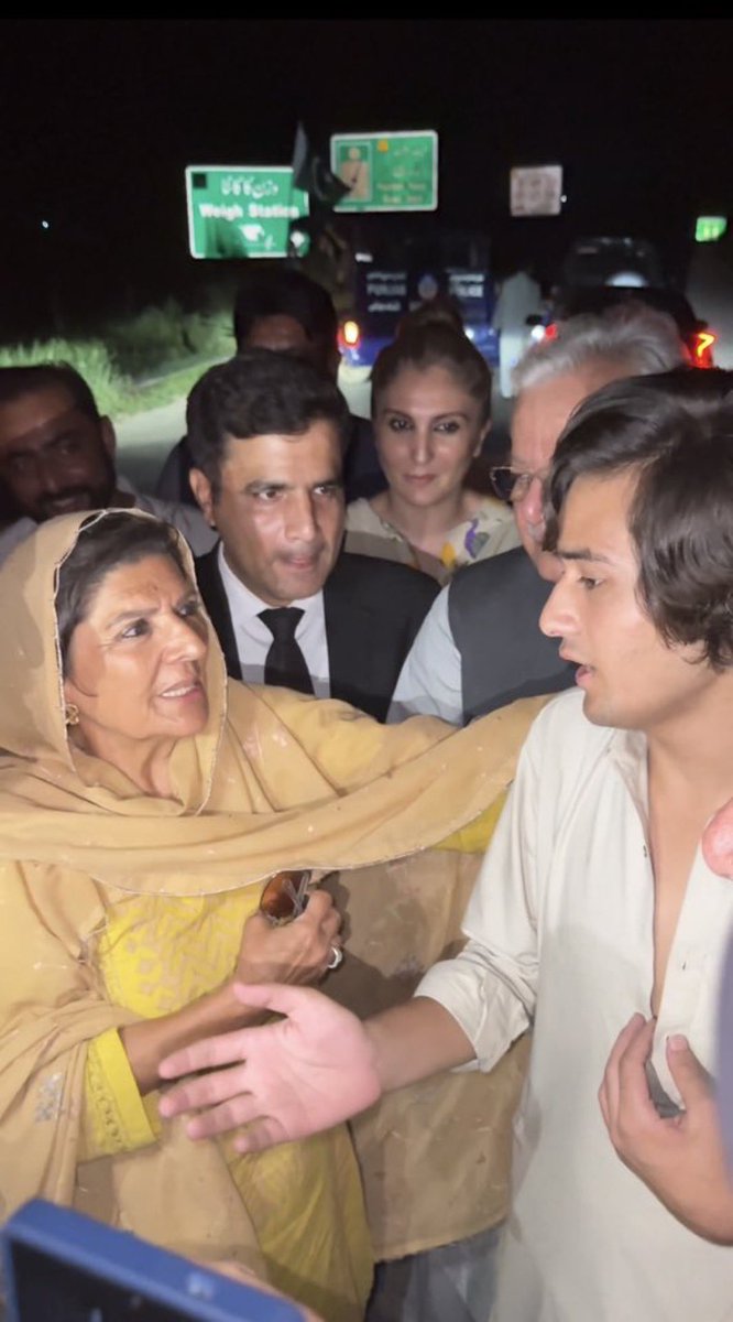 ہمارے بچے ضیا کو ناحق اغوا کیا گیا ہے۔ 
پی ٹی آئی کا آفیشل پیج صرف ایک پروموشن پیج بن گیا ہے۔ 
جو اس پیج کو چلاتے ہیں انہیں سارا میر سے تو بہت زیادہ تکلیف ہے لیکن گلگت سے لوگوں پر جتنے ظلم ہوئے ہیں کسی کے لیے انہوں نے اواز نہیں اٹھائی صرف ہمارے ایک آدمی کے لیے اٹھائی وہ بھی ان کو