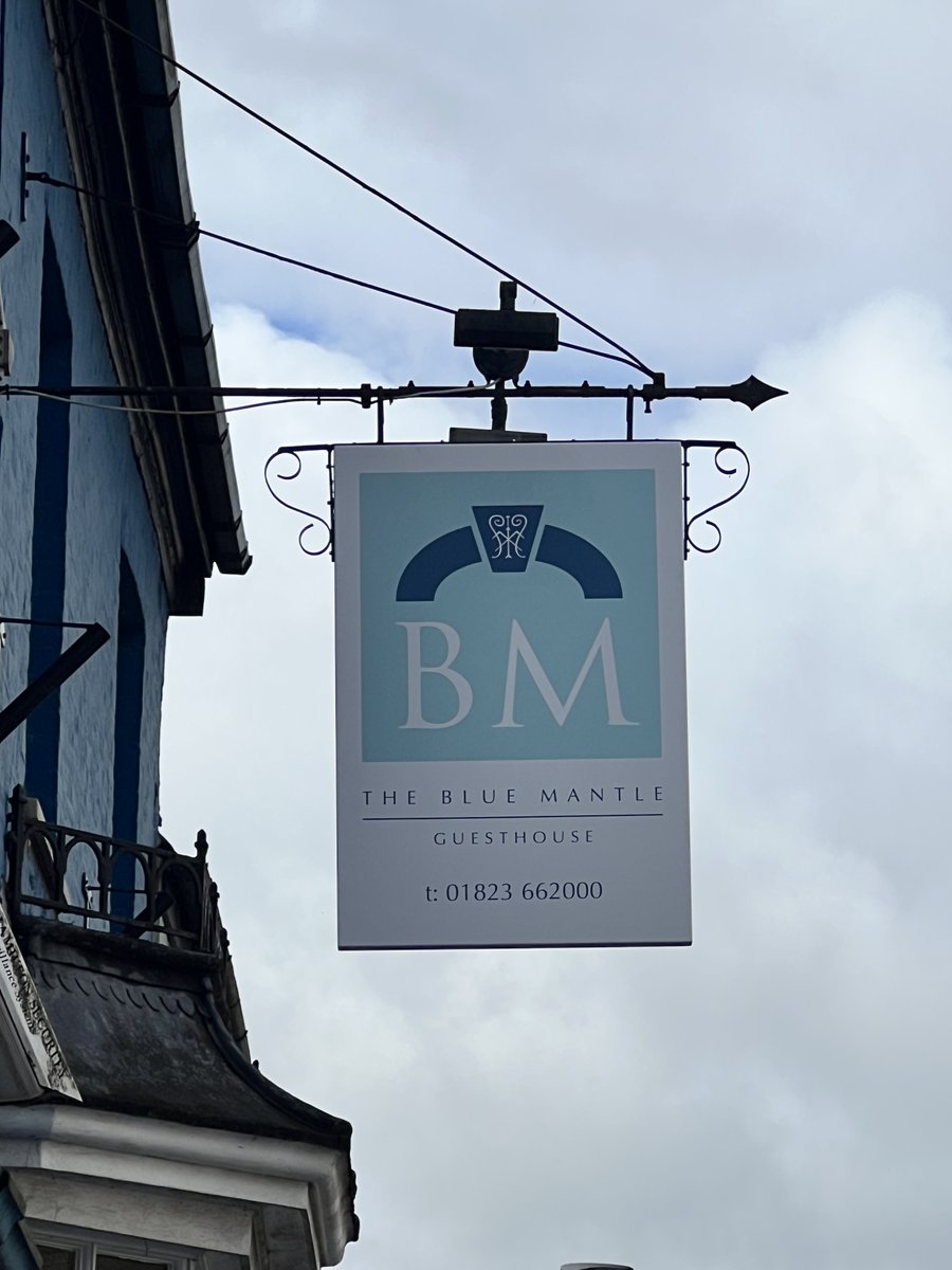 CarlyPressLtd's tweet image. Need signage? We&apos;ve got you 👀
We can produce a wide array of signs to suit your needs. Printed and installed by our large-format team, this sign was hung from the existing bracket and is sure to give the business maximum high-street presence.

The Blue Mantle
#printanddesign