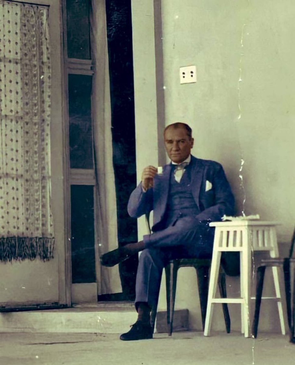 O Türk'ü severdi, Türk de onu sever!