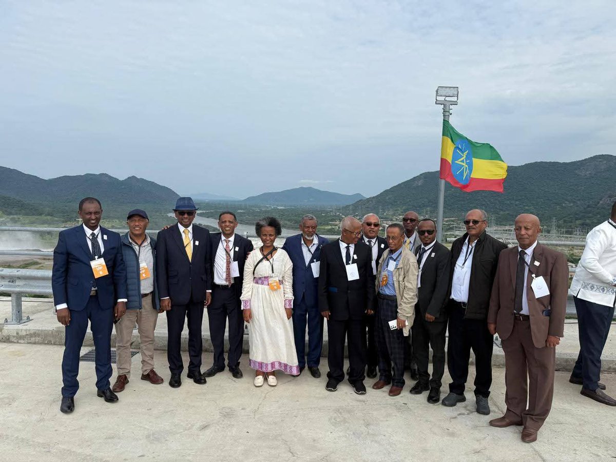 🔴 #إثيوبيا_تنتصر #شكر_خاص : التحية والاعتزاز لفريق التفاوض سد النهضة الباسل، أبطالنا "تيم عدوة"، الحصن المنيع وصوت الحق في معركة الإرادة والسيادة. 🇪🇹🇪🇹🇪🇹

#أفريقيا_تنتصر 🌍🇪🇹
#إثيوبيا_تنتصر 🇪🇹✊🏽
#النيل_للجميع ✊🏽
#الى_الامام_إثيوبيا 🇪🇹🇪🇹🇪🇹