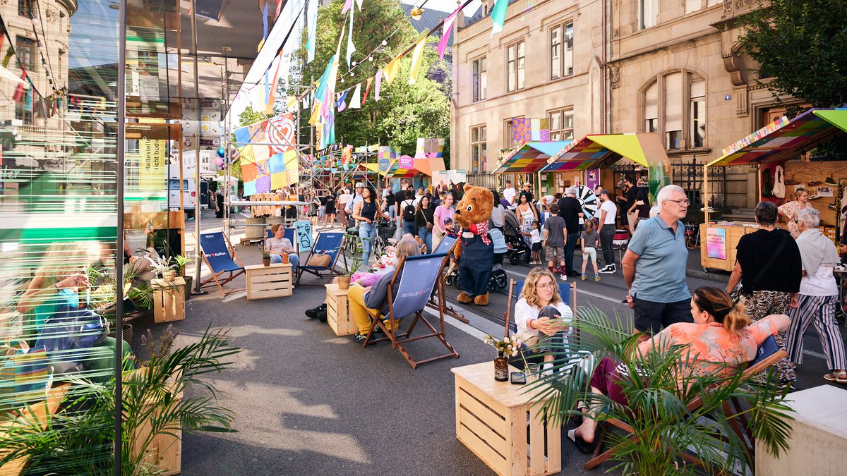 Das läuft am Flâneur Festival Finale
Am 12. und 13. September verwandelt das <a href="/FlaneurBasel/">Flâneur – Das Stadtraum Festival Basel</a> Festival die Elisabethenstrasse zum letzten Mal in ein Erlebnisreich – mit über 120 Partnern, vier Erlebniswelten, 40 FoodCorners und der <a href="/BaslerKB/">Basler Kantonalbank</a> Musik Box. Das ganze Programm in der