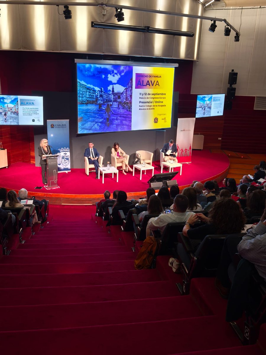 Las jornadas de #Álava ya están en marcha. 
Inauguración con la alcaldesa de #Vitoria, <a href="/metxebarria_vg/">Maider Etxebarria</a>, el decano del <a href="/icaalava/">ICA Alava/Araba</a>, <a href="/aechevarrieta/">anton echevarrieta</a>, la presidenta de la AEAFA, <a href="/lopezmuelasv/">Lola López-Muelas</a>, y el director de <a href="/JustiziayDDHH/">justiciayddhh-ejgv</a>, José María Bastos.