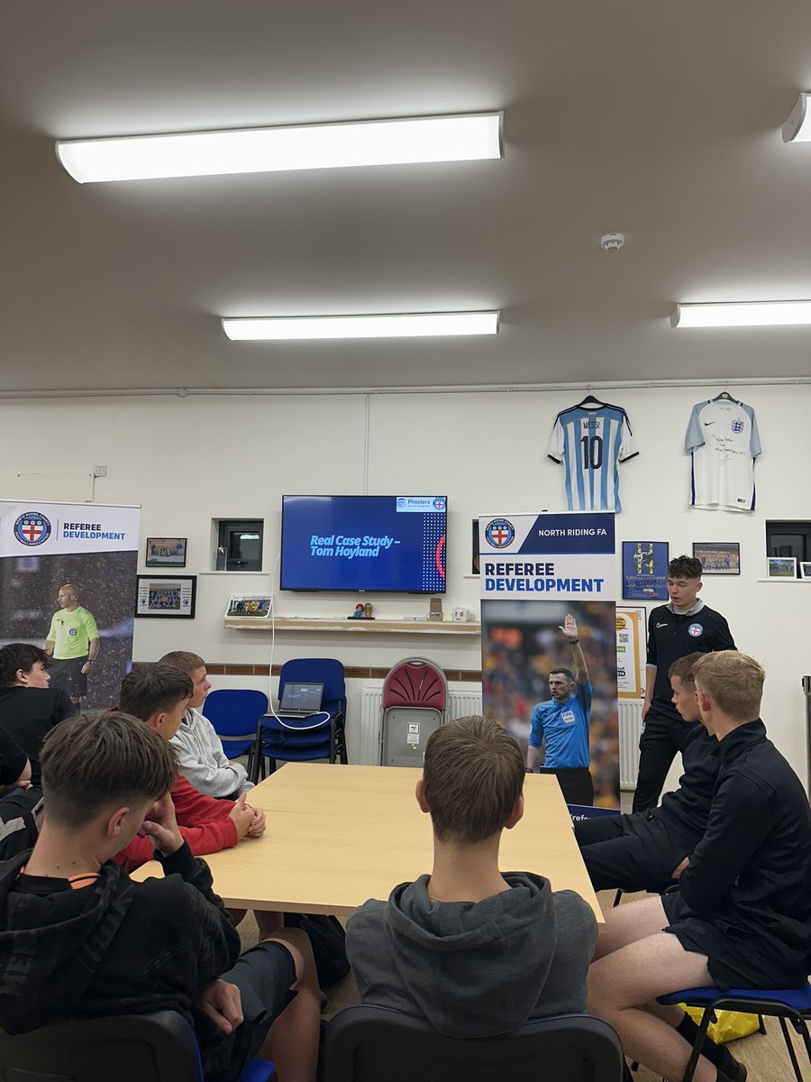 NRCFAREFDEV's tweet image. DEVELOPMENT| Last night we were at @PanthersFC for our @NorthRidingFA Get into Refereeing Adult Football workshop! The session was designed to help our young referees transition from youth to adult football, giving them to confidence to give it a go! Well done to all attendees😀