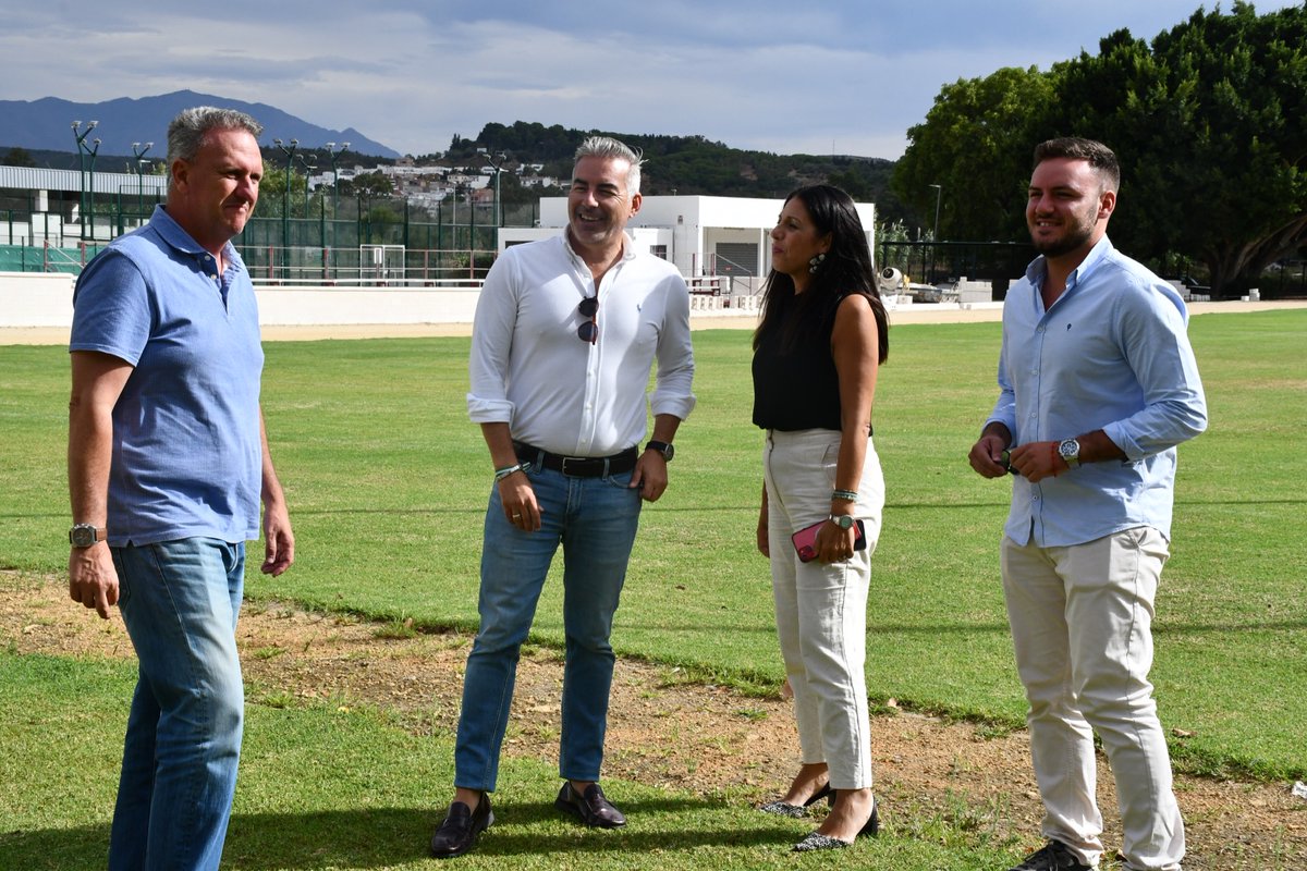 🏈La Delegación de Deportes está llevando a cabo obras de mejora en el campo de rugby de Pueblo Nuevo de Guadiaro. Los tenientes de alcalde de Deportes y Obras y Servicios, Fernando Vega y Belén Jiménez, han visitado las instalaciones...
sanroque.es/content/visita…