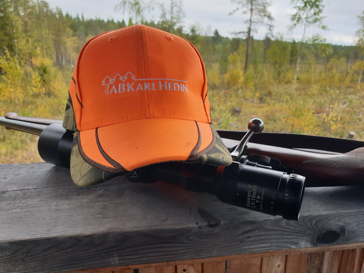 Moderiktigt klädd i skogen.

Jag misstänker att duon Petra Lundh <a href="/SwedishPM/">Ulf Kristersson</a> har en annan uppfattning om riktigheten. 

#svpol