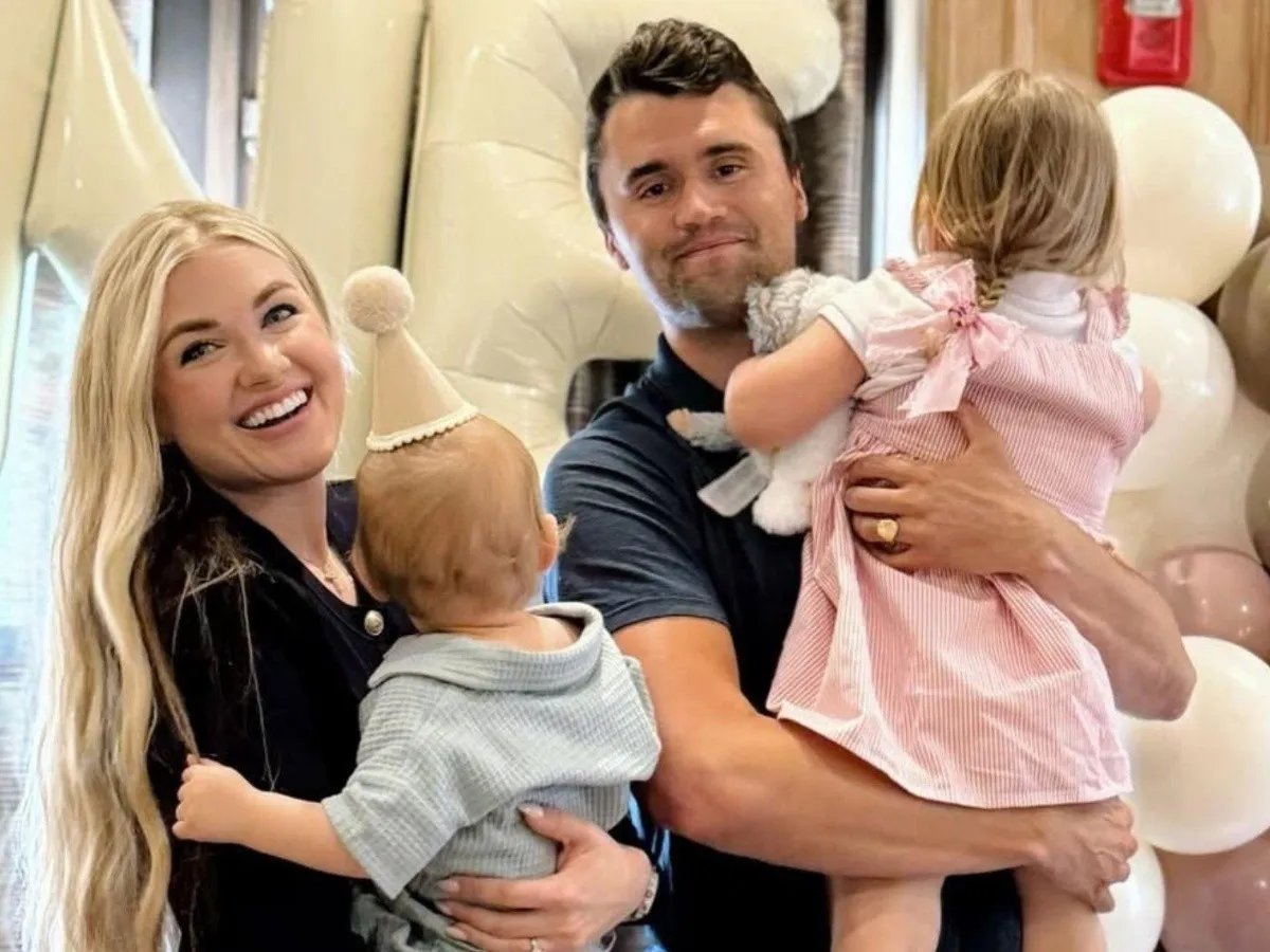 És difícil descriure les emocions provocades per l’homicidi de Charlie Kirk. Crec que és una sensació que no havia sentit mai: una barreja molt estranya de fàstic, tristesa i ràbia. El que va passar ahir no és només l’homicidi a sang freda d’un pare de família, amb tot el que