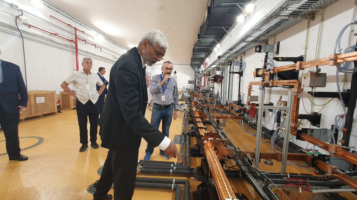 Visit from the members of ISAB IFA ELI-RO project at #ELI_NP. It was an excellent opportunity for dialogue and the exchange of ideas on how our unique infrastructure can support cutting-edge research.
#magurelescience #eli_ro #ifa #sciencepartnership