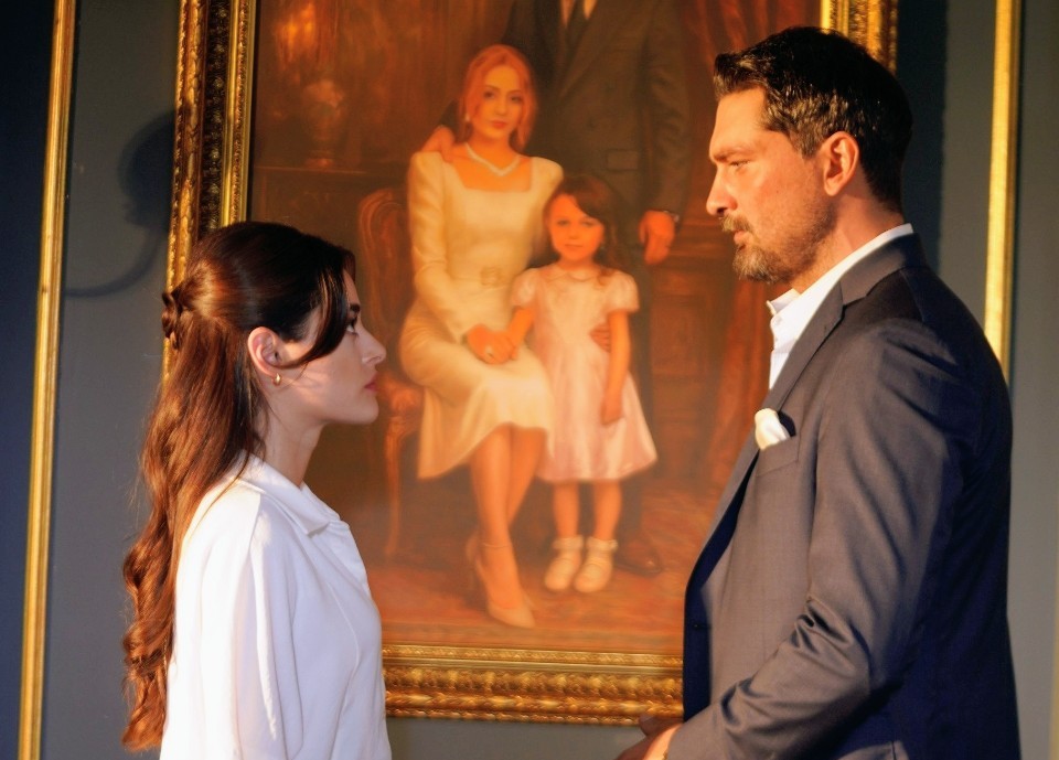 Ruhum tanır ruhunu.. ben yine sana aşık olurum... 

#SimayBarlas #onurtuna #AynadakiYabancı