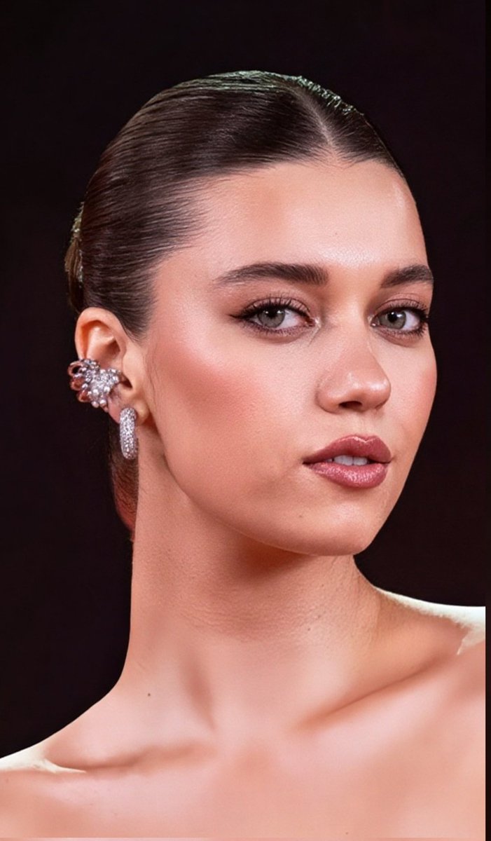 Zarif bebeğim başarı seninle olsun 
#AfraSaraçoğlu AfraSaraçoğlu