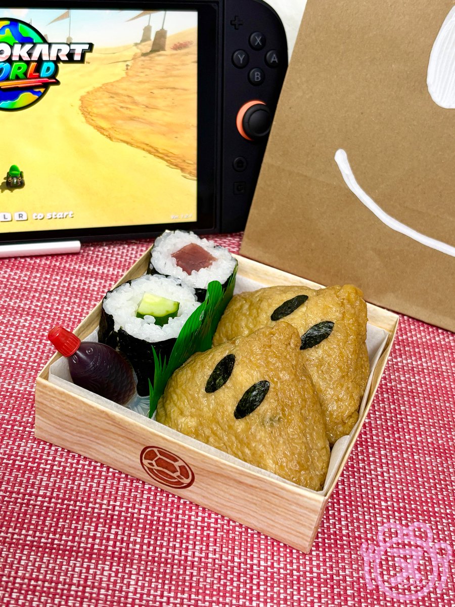 Nuancy2020's tweet image. マリオカートワールド ダッシュフード【お寿司】作りました🍣

スターみたいないなり寿司がかわいい⭐️

箱も自作したよー✨

 #マリオカート  #MarioKart