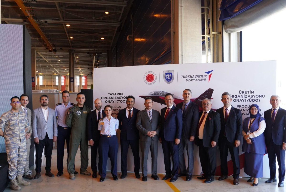 SavunmaEkseni's tweet image. Türkiye’nin ilk jet uçağı HÜRJET, uluslararası arenaya adımını resmen attı.

Uçuşa Elverişlilik Otoritesi (DOA) ve Üretim Organizasyon Onayı (POA) belgelerini alarak uluslararası standartlara uygunluğunu tescilledi.

Hem milli hem sertifikalı artık…

#SavunmaEkseni #Hürjet