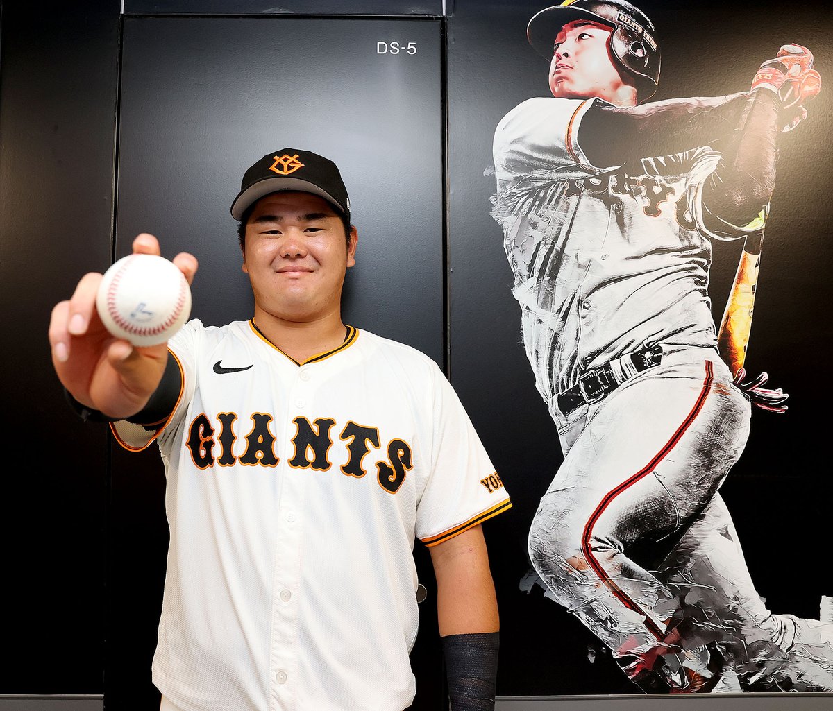 【タグ付き新品】岡本和真選手　東京読売巨人軍　ジャイアンツ　L タグ付き新品】岡本和真選手 東京読売巨人軍 ジャイアンツ L 【公式通販】