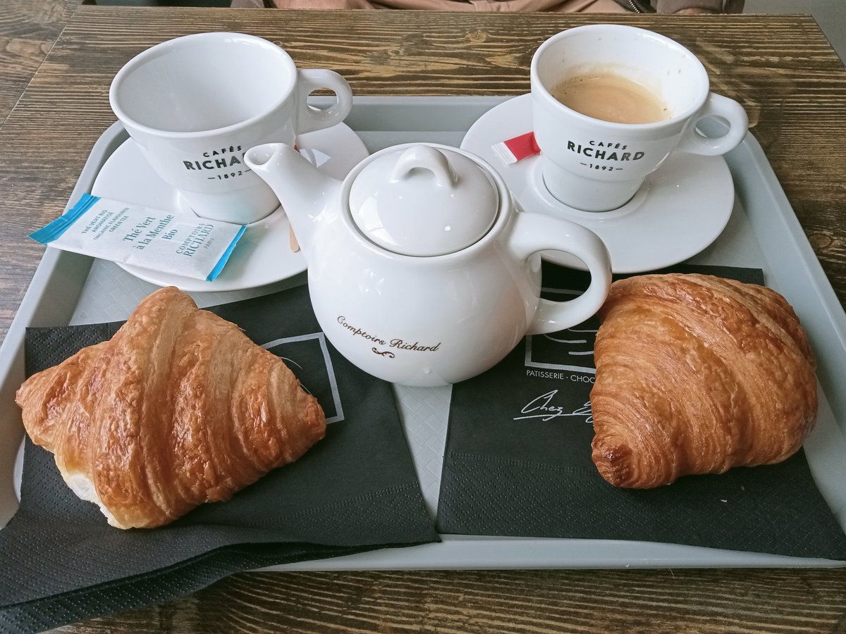 We vieren GJ's hergeboortedag in Limoges. Dus eerst ontbijt bij Chez Sylvain.