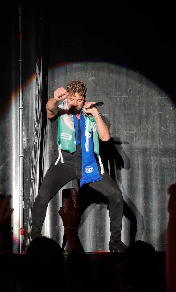 Busco 1 entrada para el concierto de <a href="/davidbisbal/">davidbisbal</a> #Sevilla gira Navidad. Al ser posibles primeras filas (de la 1 a la 5). Gracias!
Se agradece difusión <a href="/compraventaDB/">compra-venta db</a> <a href="/bisbalfanclub/">BisbalFanClub España</a>