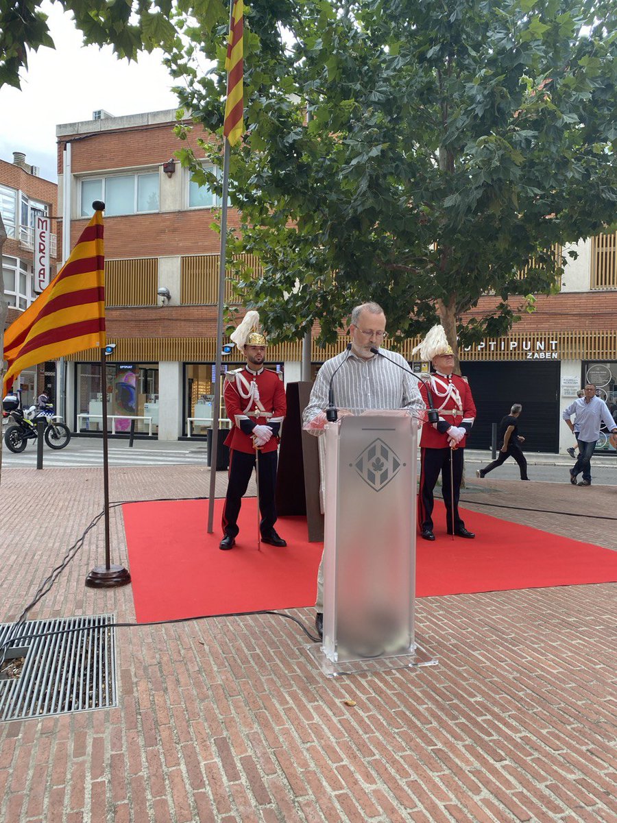 OmniumAltEmp's tweet photo. Gràcies a totes les persones i entitats que heu participat de la ofrenal floral i a en Hug Domenech,de la Plataforma per la Llengua de la Catalunya Nord, pel seu parlament. https://t.co/9K40wrO1be